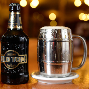 Britské pivo Robinson's Old Tom
