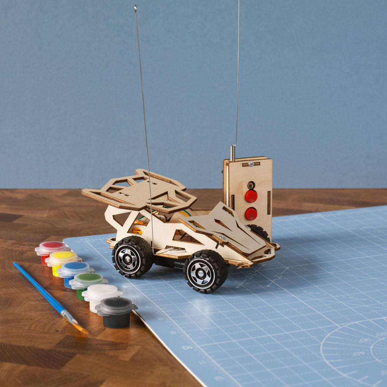 DIY set na výrobu vlastního autíčka na dálkové ovládání