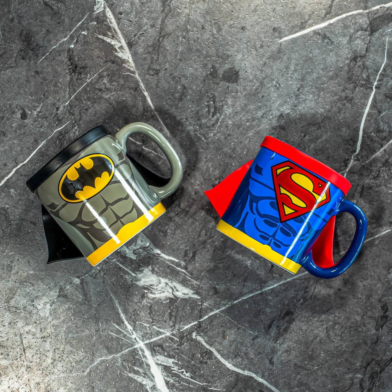 Výhodný set superhrdinských hrnků Batman a Superman