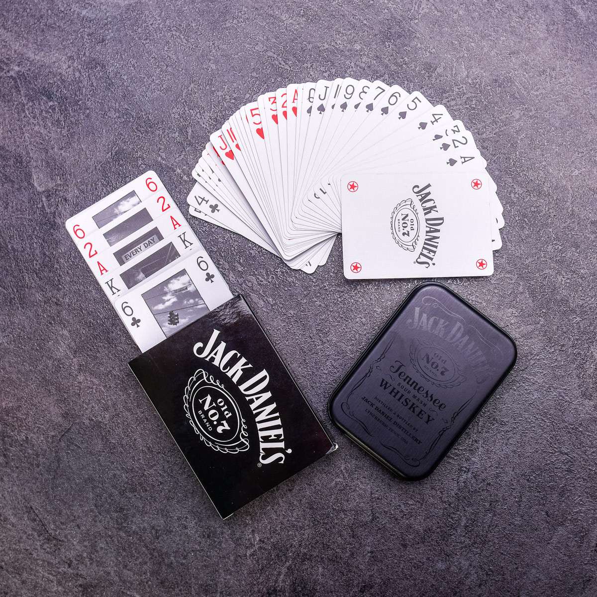 2 x Hrací karty Jack Daniel's v kovovém pouzdře
