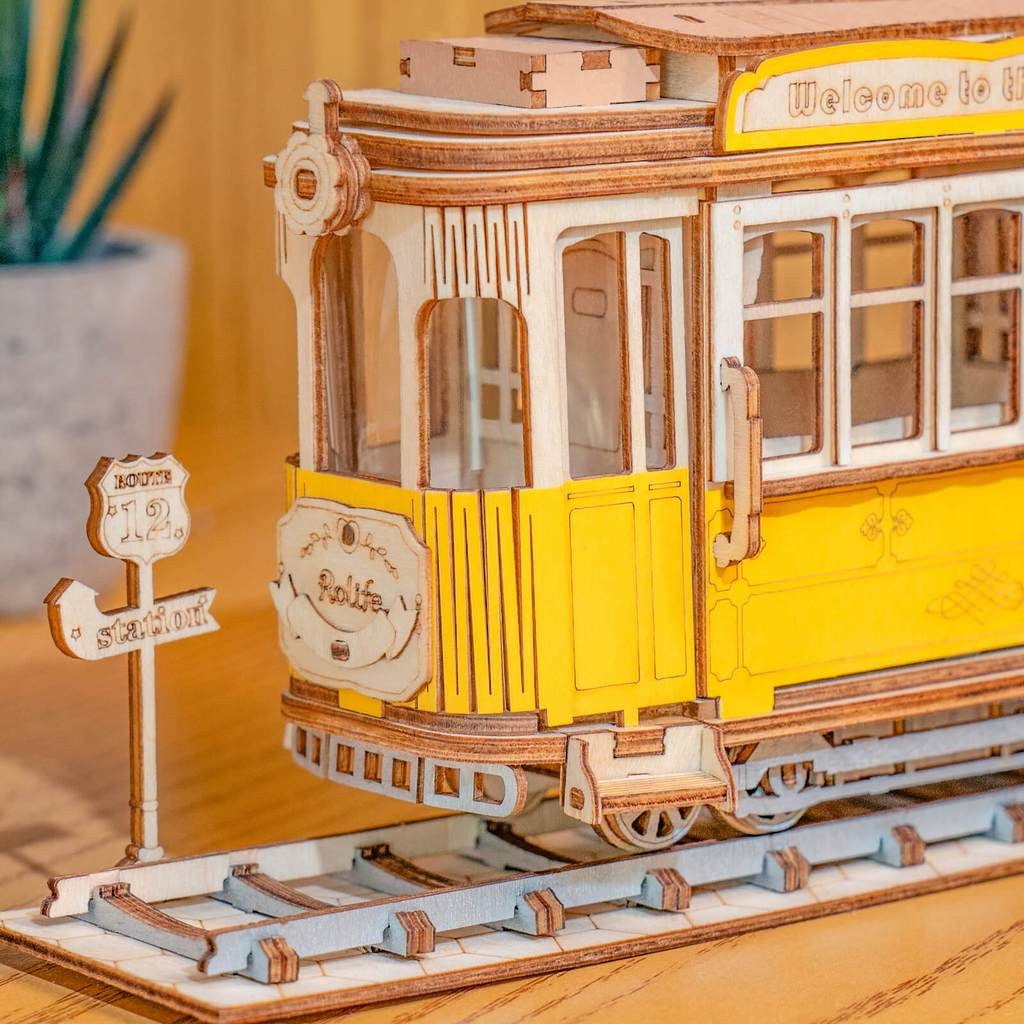 Robotime Tramcar -  Dřevěný model Tramvaje