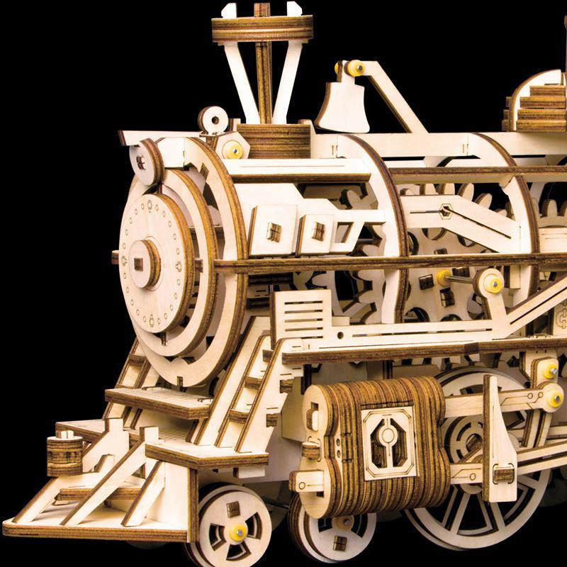 Dřevěný model lokomotivy