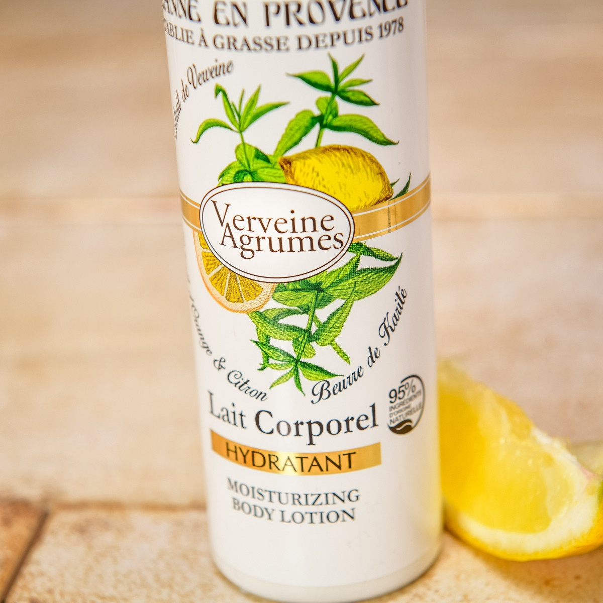 Jemné tělové mléko Jeanne en Provence s extraktem z verbeny a citronu 250 ml