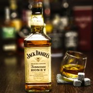 Bedna pro milovníky kvalitního pití s lahví Jack Daniels