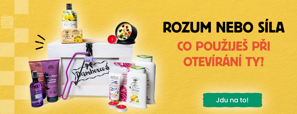 Truhly se zámečkem