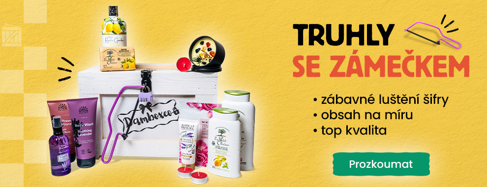 Truhly se zámečkem