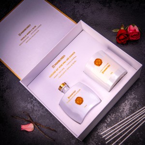 Exkluzivní dárková sada vonné svíčky a aroma difuzéru s intenzivní vůní - Vanilla Warm & Rose