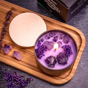 Unikátně zdobená svíčka v plechové dóze s intenzivní vůní - Lavender 200 g