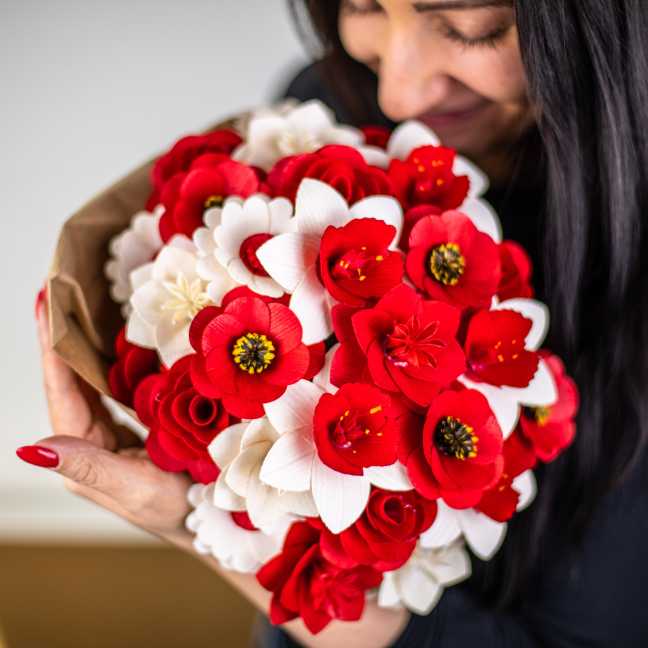 Dřevěná vonící kytice červená