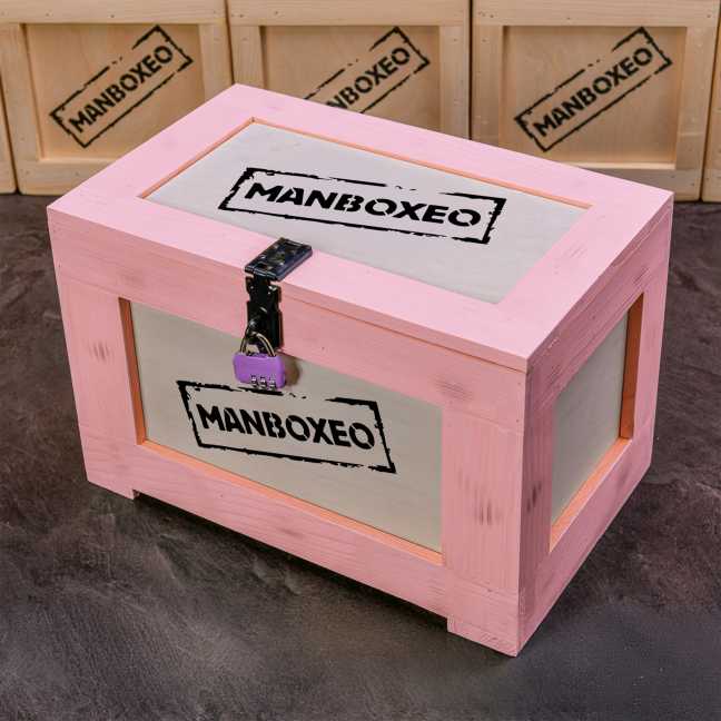 Prázdná truhla se zámečkem a pilkou růžová