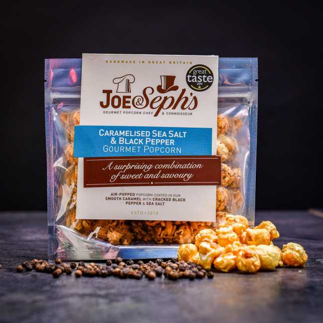 7× Luxusní popcorn Joe & Seph's se zkaramelizovanou solí a černým pepřem 32 g