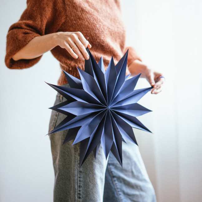 DIY sada na výrobu papírové hvězdy - modrá s leskem