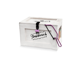 Truhly se zámečkem