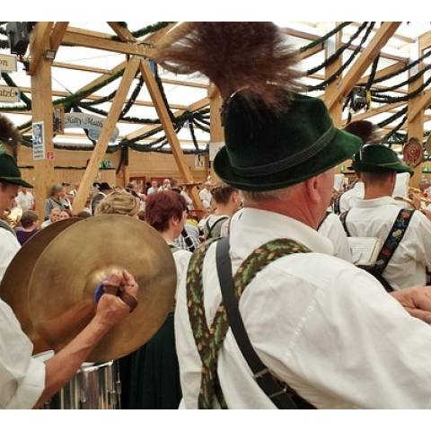 Tradiční i netradiční oblečení a kroje pro Oktoberfest