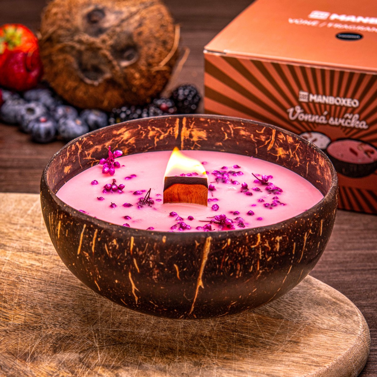 30% SLEVA Svíčka v kokosu - Lesní ovoce 300 g | Dárek k narozeninám, výročí svatby, den matek, svátku | Dárek pro ženu, maminku, mámy, ženy, babičku |