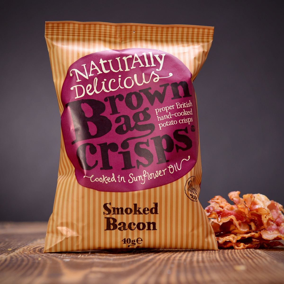 Křupavé, ručně vyráběné Brown Bag Crisps s uzenou slaninou 40 g
