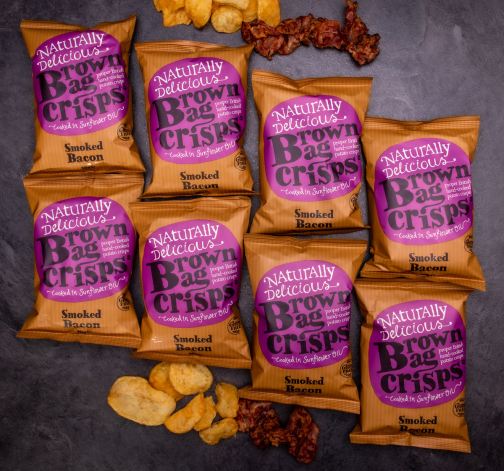 Levně 20× Křupavé, ručně vyráběné Brown Bag Crisps s uzenou slaninou 40 g
