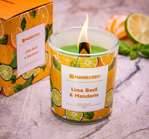 Originální Svíčka s dřevěným praskajícím knotem a intenzivní vůní Lime Basil & Mandarine 130 g