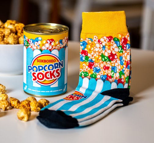 Levně Unikátní veselé Popcornové ponožky v plechovce - modrobílé