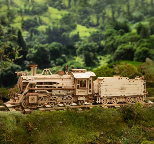 Levně Dřevěný model parní lokomotivy