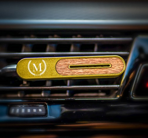 Levně Luxusní vůně do auta s gravírováním –⁠ zlatá + 3 náplně