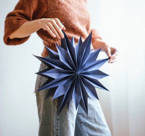 Levně DIY sada na výrobu papírové hvězdy - modrá s leskem